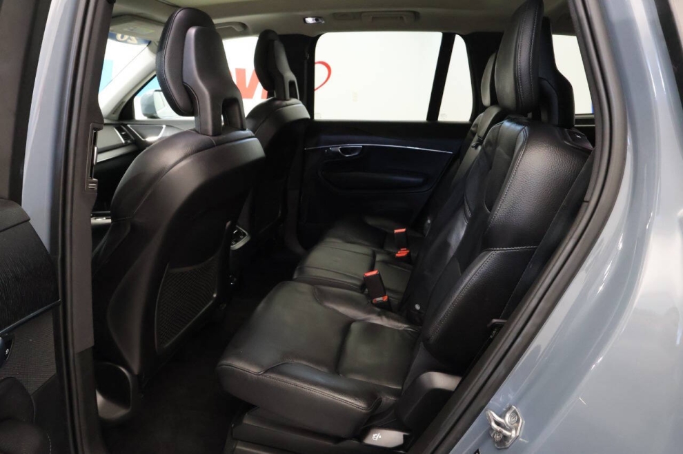 2020 Volvo XC90 T6 Momentum 6 Passenger AWD 4dr SUV, Gray, Mileage: 63,245 - photo 13