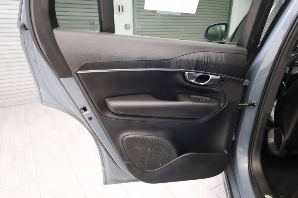 2020 Volvo XC90 T6 Momentum 6 Passenger AWD 4dr SUV, Gray, Mileage: 63,245 - photo 14