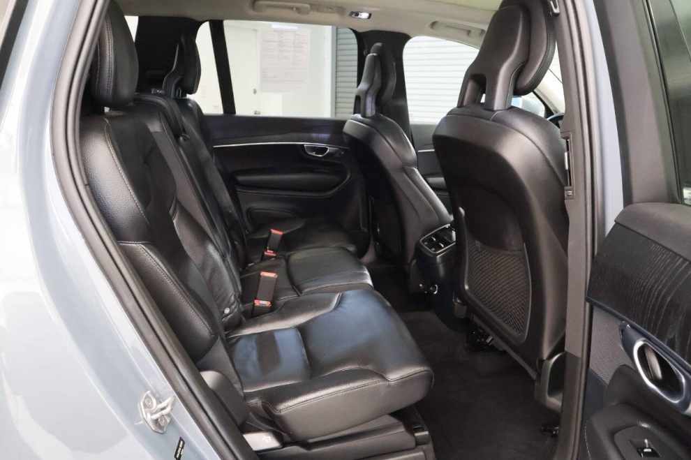 2020 Volvo XC90 T6 Momentum 6 Passenger AWD 4dr SUV, Gray, Mileage: 63,245 - photo 18