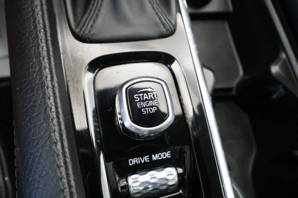 2020 Volvo XC90 T6 Momentum 6 Passenger AWD 4dr SUV, Gray, Mileage: 63,245 - photo 26