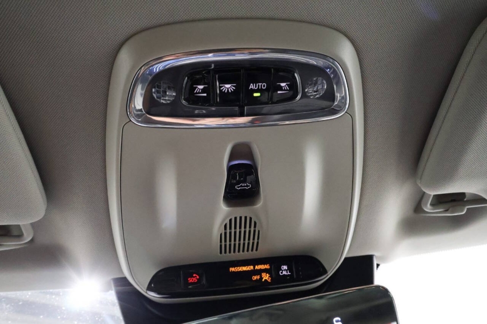 2020 Volvo XC90 T6 Momentum 6 Passenger AWD 4dr SUV, Gray, Mileage: 63,245 - photo 32
