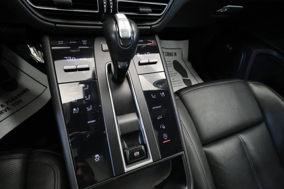 2022 Porsche Macan Base AWD 4dr SUV, Blue,  - photo 22