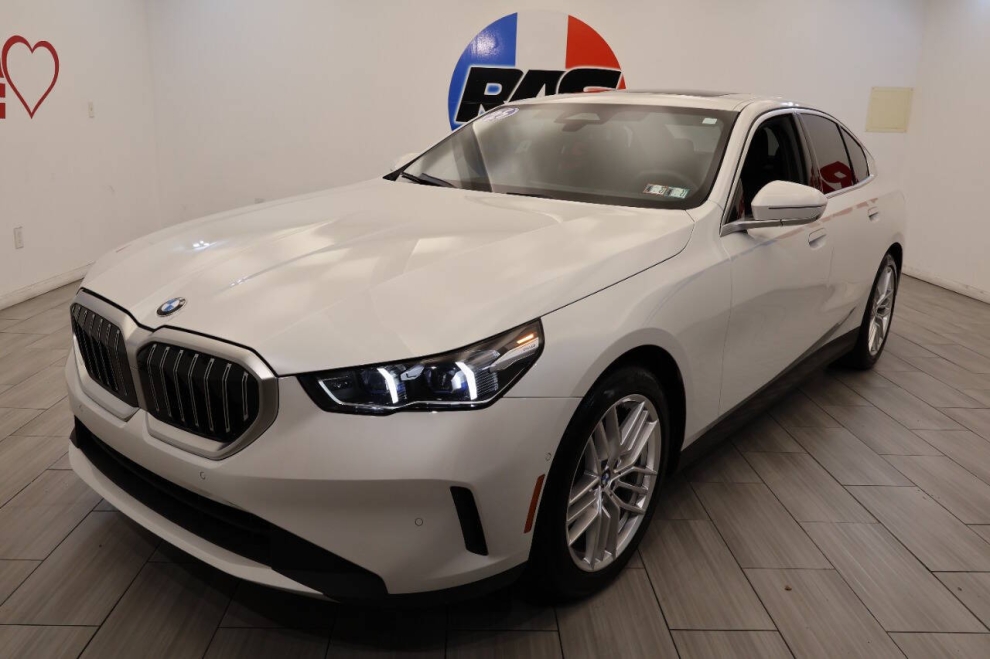 2025 BMW 5 Series 530i xDrive AWD 4dr Sedan, White, Mileage: 18,195 