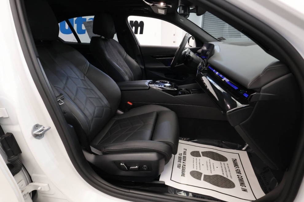 2025 BMW 5 Series 530i xDrive AWD 4dr Sedan, White, Mileage: 18,195 - photo 16