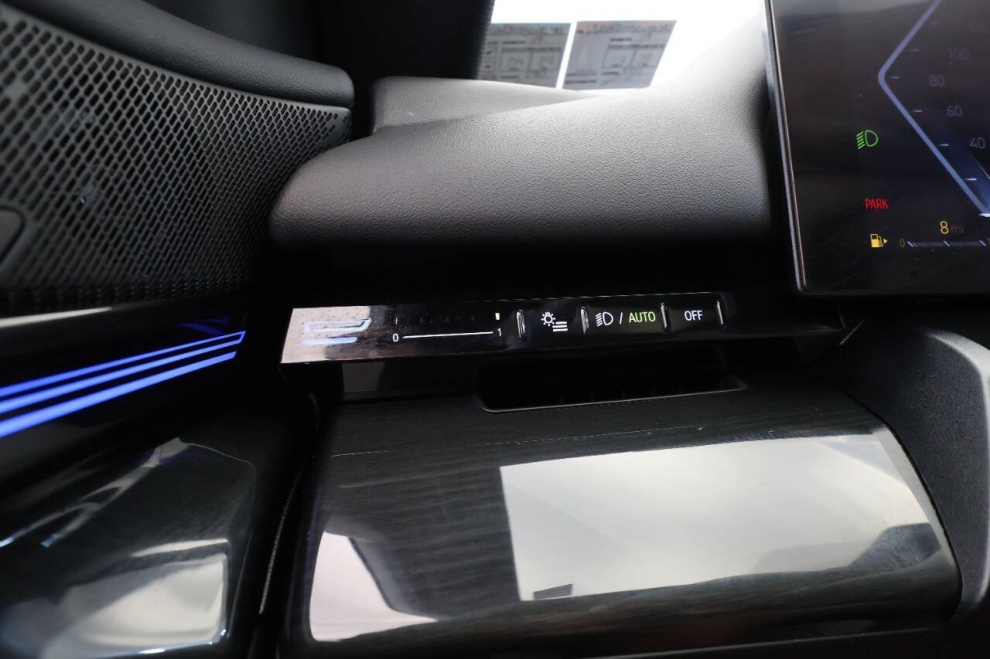 2025 BMW 5 Series 530i xDrive AWD 4dr Sedan, White, Mileage: 18,195 - photo 29