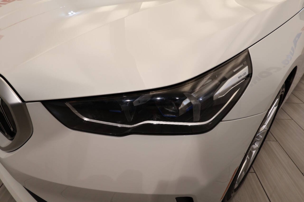 2025 BMW 5 Series 530i xDrive AWD 4dr Sedan, White, Mileage: 18,195 - photo 8