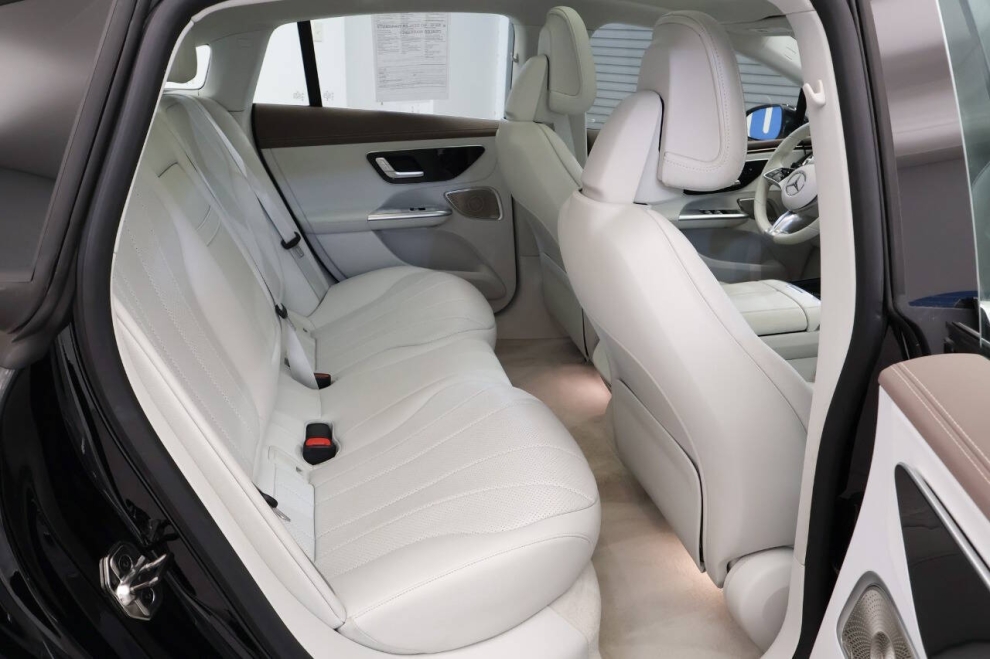 2023 Mercedes-Benz EQE EQE 350 4MATIC AWD 4dr SUV, Black, Mileage: 32,999 - photo 19