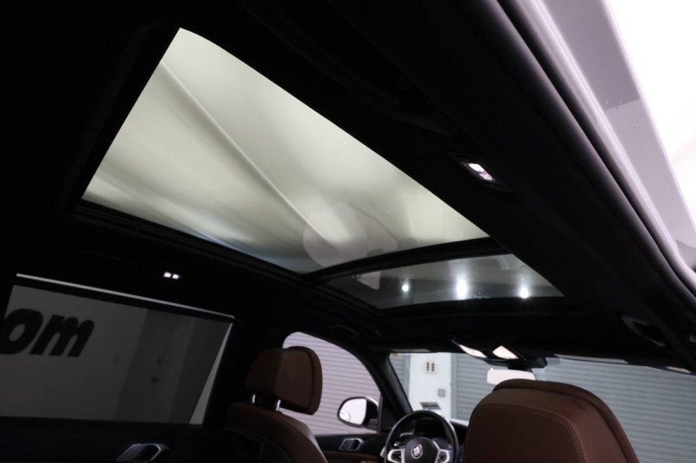2021 BMW X7 M50i AWD 4dr Sports Activity Vehicle, White, Mileage: 67,983 - photo 20