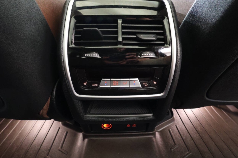 2021 BMW X7 M50i AWD 4dr Sports Activity Vehicle, White, Mileage: 67,983 - photo 21