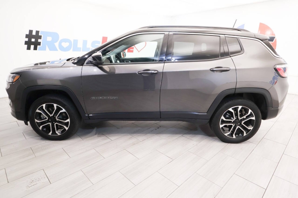 2023 Jeep Compass Limited 4x4 4dr SUV, Gray, Mileage: 7,318 - photo 1