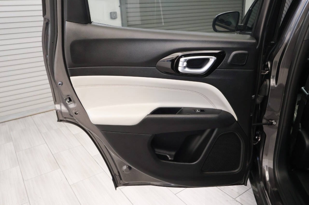2023 Jeep Compass Limited 4x4 4dr SUV, Gray, Mileage: 7,318 - photo 14