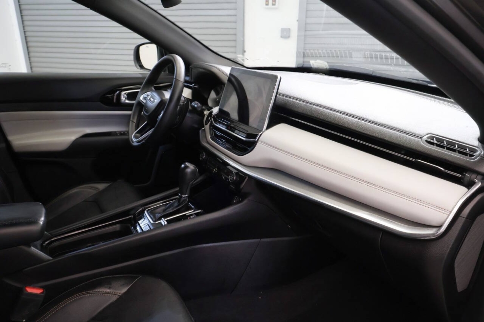 2023 Jeep Compass Limited 4x4 4dr SUV, Gray, Mileage: 7,318 - photo 15
