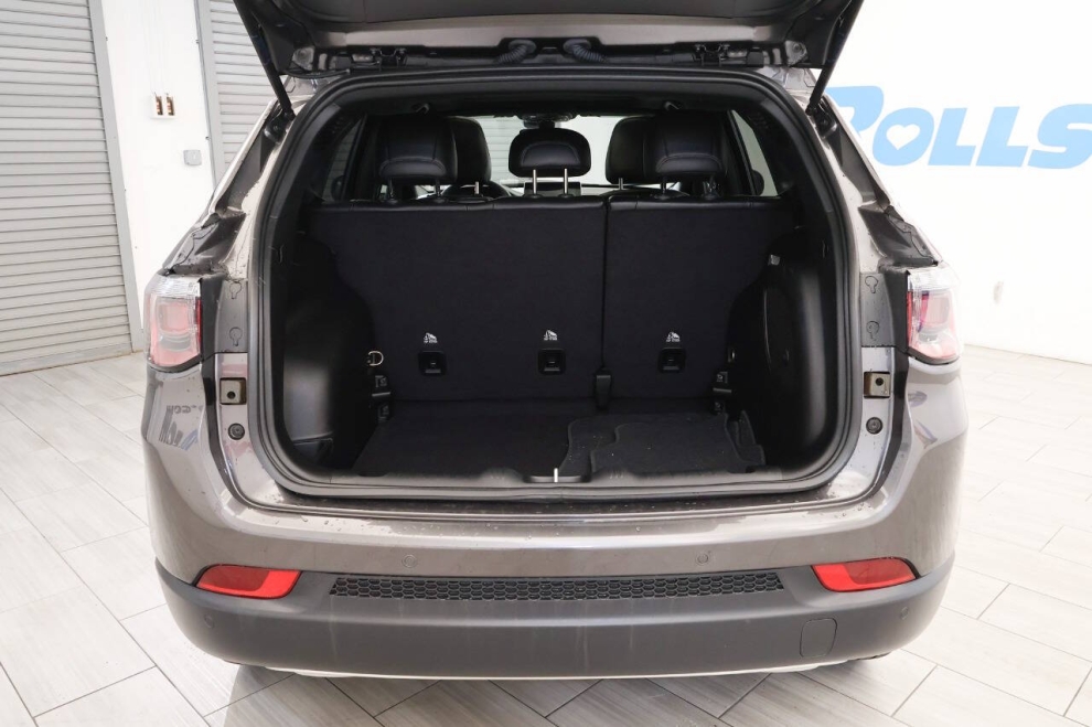 2023 Jeep Compass Limited 4x4 4dr SUV, Gray, Mileage: 7,318 - photo 30
