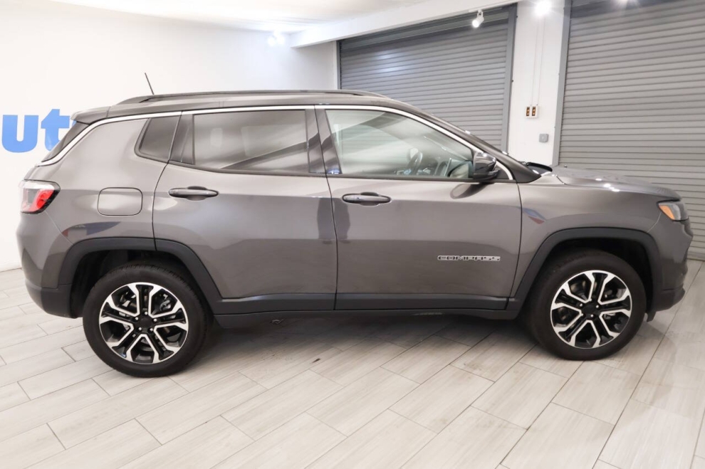 2023 Jeep Compass Limited 4x4 4dr SUV, Gray, Mileage: 7,318 - photo 5
