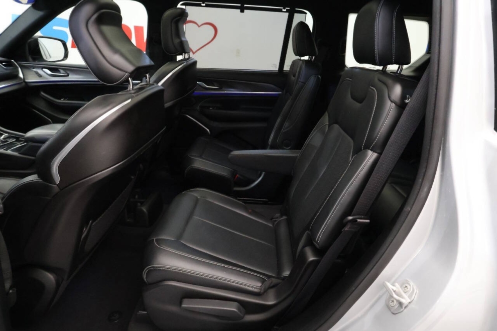 2023 Jeep Grand Cherokee L Overland 4x4 4dr SUV, Silver, Mileage: 55,107 - photo 13