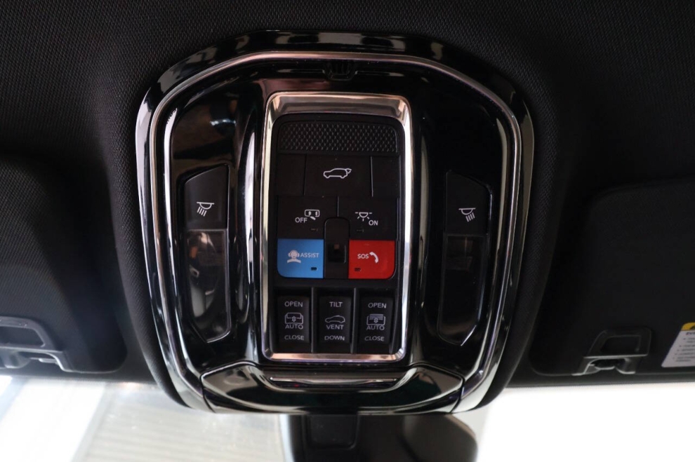 2023 Jeep Grand Cherokee L Overland 4x4 4dr SUV, Silver, Mileage: 55,107 - photo 34