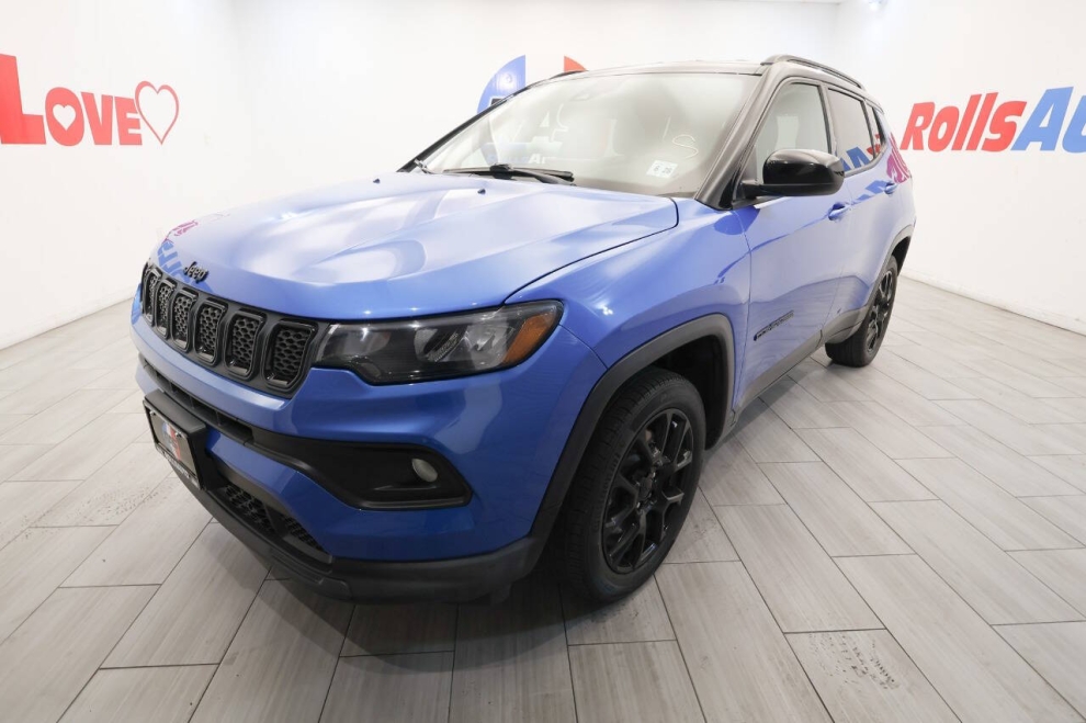 2023 Jeep Compass Altitude 4x4 4dr SUV, Blue, Mileage: 17,999 