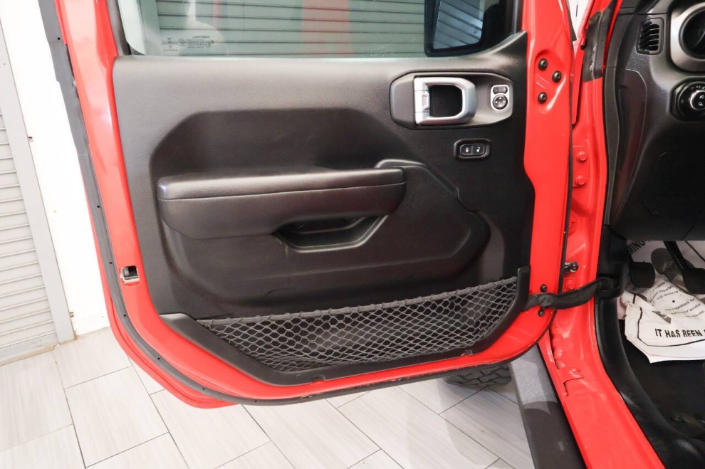 2020 Jeep Gladiator Sport Altitude 4x4 4dr Crew Cab 5.0 ft. SB, Red, Mileage: 45,703 - photo 12