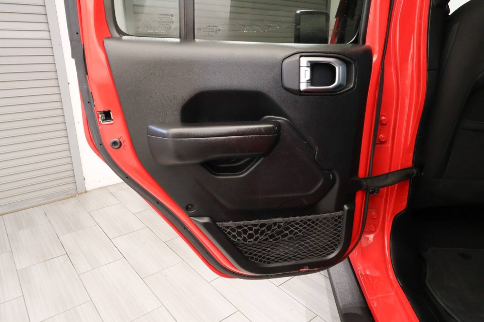 2020 Jeep Gladiator Sport Altitude 4x4 4dr Crew Cab 5.0 ft. SB, Red, Mileage: 45,703 - photo 14