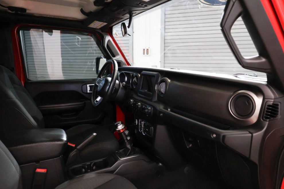 2020 Jeep Gladiator Sport Altitude 4x4 4dr Crew Cab 5.0 ft. SB, Red, Mileage: 45,703 - photo 15