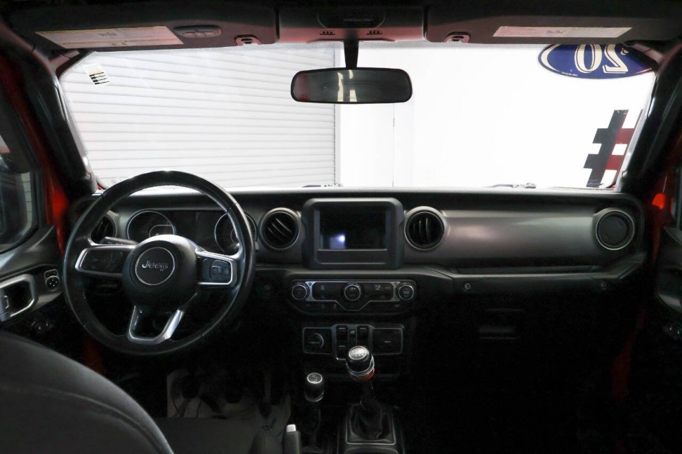 2020 Jeep Gladiator Sport Altitude 4x4 4dr Crew Cab 5.0 ft. SB, Red, Mileage: 45,703 - photo 18
