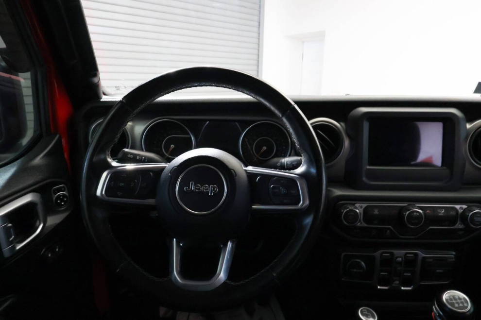 2020 Jeep Gladiator Sport Altitude 4x4 4dr Crew Cab 5.0 ft. SB, Red, Mileage: 45,703 - photo 19