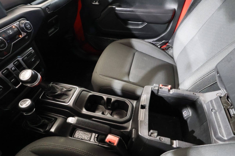 2020 Jeep Gladiator Sport Altitude 4x4 4dr Crew Cab 5.0 ft. SB, Red, Mileage: 45,703 - photo 21