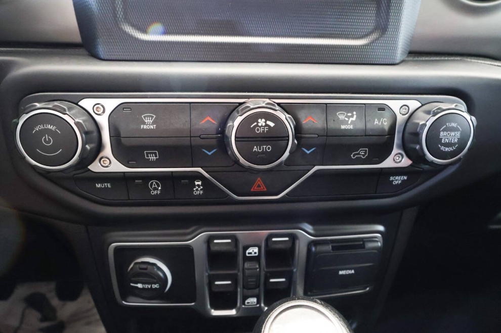 2020 Jeep Gladiator Sport Altitude 4x4 4dr Crew Cab 5.0 ft. SB, Red, Mileage: 45,703 - photo 22