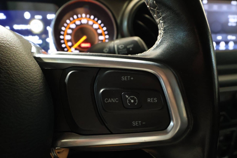 2020 Jeep Gladiator Sport Altitude 4x4 4dr Crew Cab 5.0 ft. SB, Red, Mileage: 45,703 - photo 23