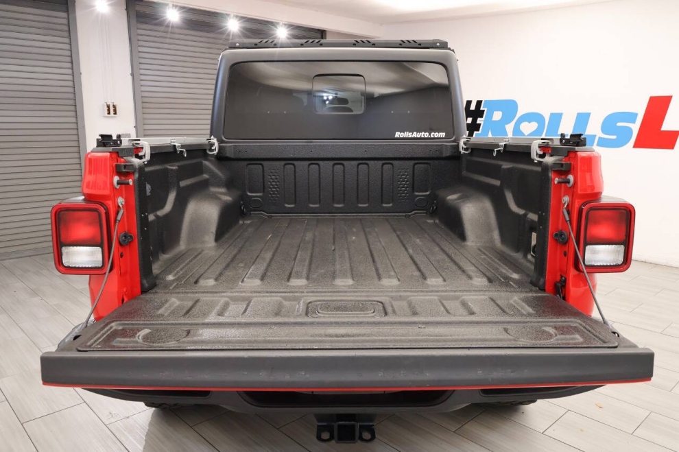 2020 Jeep Gladiator Sport Altitude 4x4 4dr Crew Cab 5.0 ft. SB, Red, Mileage: 45,703 - photo 29