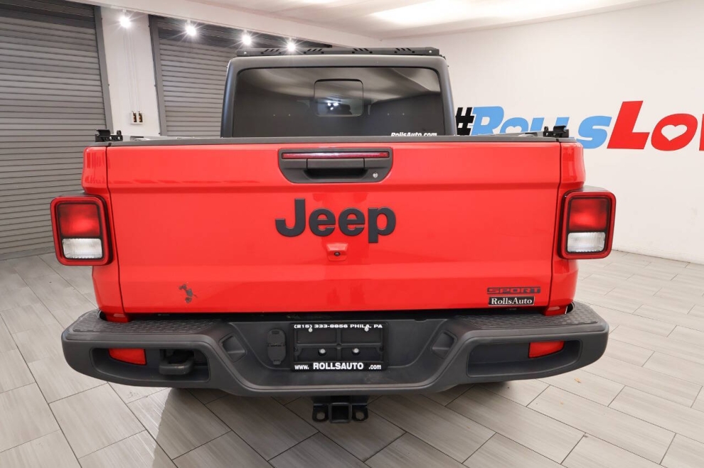 2020 Jeep Gladiator Sport Altitude 4x4 4dr Crew Cab 5.0 ft. SB, Red, Mileage: 45,703 - photo 3