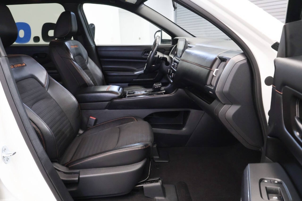 2023 Nissan Pathfinder Rock Creek AWD 4dr SUV, White, Mileage: 52,273 - photo 18