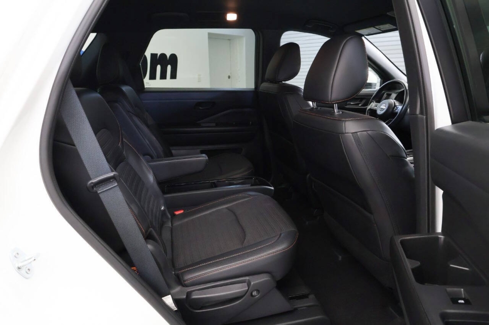 2023 Nissan Pathfinder Rock Creek AWD 4dr SUV, White, Mileage: 52,273 - photo 19