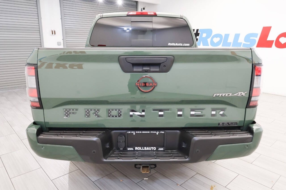 2023 Nissan Frontier PRO 4X 4x4 4dr Crew Cab 5 ft. SB, Green, Mileage: 80,409 - photo 3