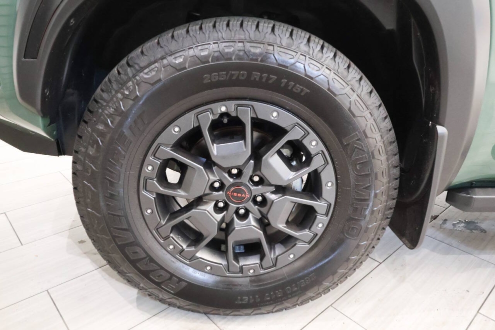 2023 Nissan Frontier PRO 4X 4x4 4dr Crew Cab 5 ft. SB, Green, Mileage: 80,409 - photo 9