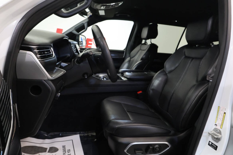 2024 Jeep Wagoneer L Series II 4x4 4dr SUV, White, Mileage: 78,466 - photo 11