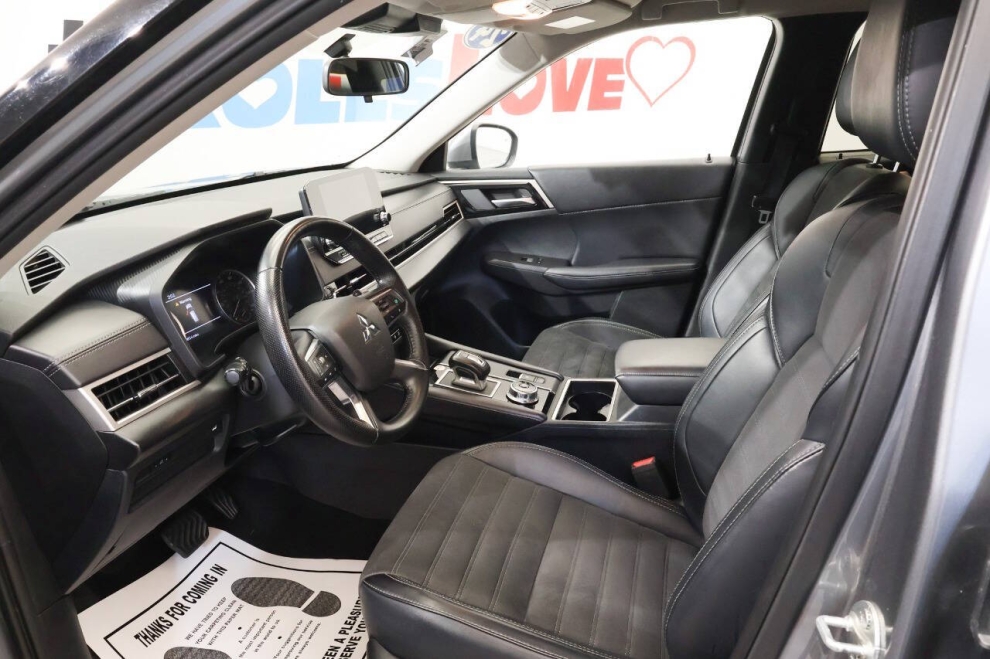 2024 Mitsubishi Outlander SE Black Edition 4dr SUV, Gray, Mileage: 70,851 - photo 10