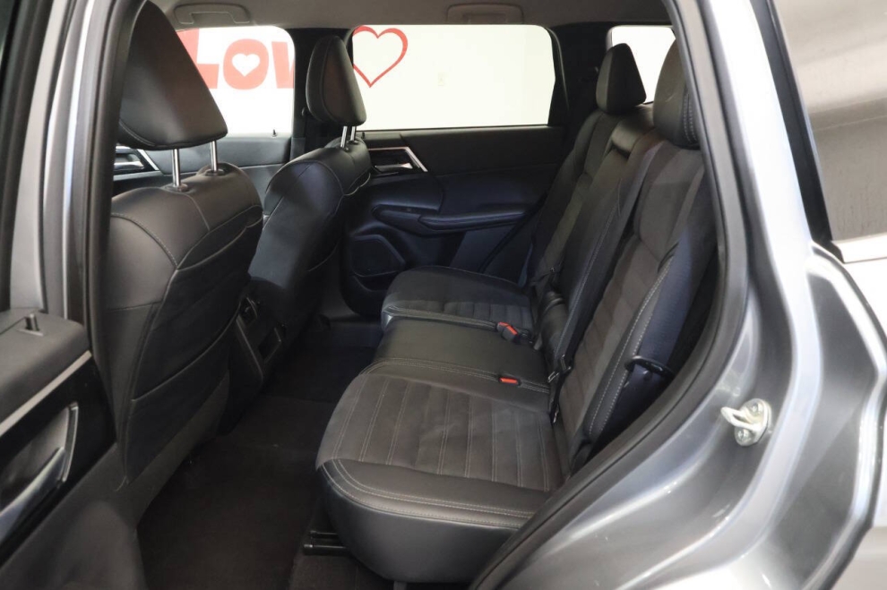 2024 Mitsubishi Outlander SE Black Edition 4dr SUV, Gray, Mileage: 70,851 - photo 13