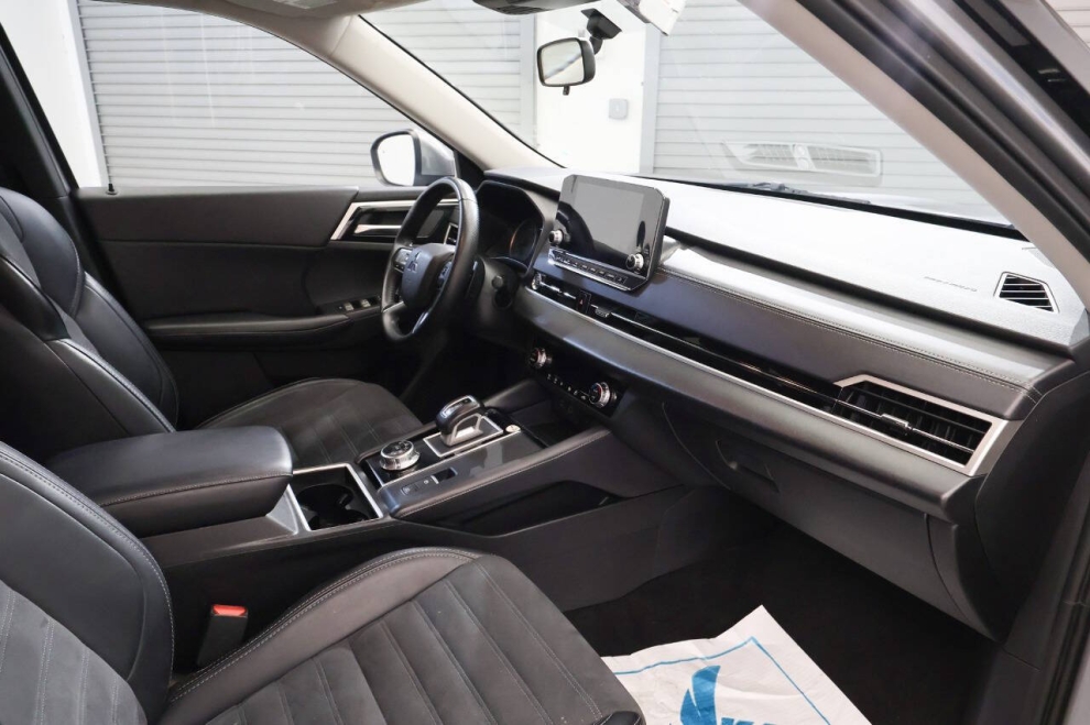 2024 Mitsubishi Outlander SE Black Edition 4dr SUV, Gray, Mileage: 70,851 - photo 15