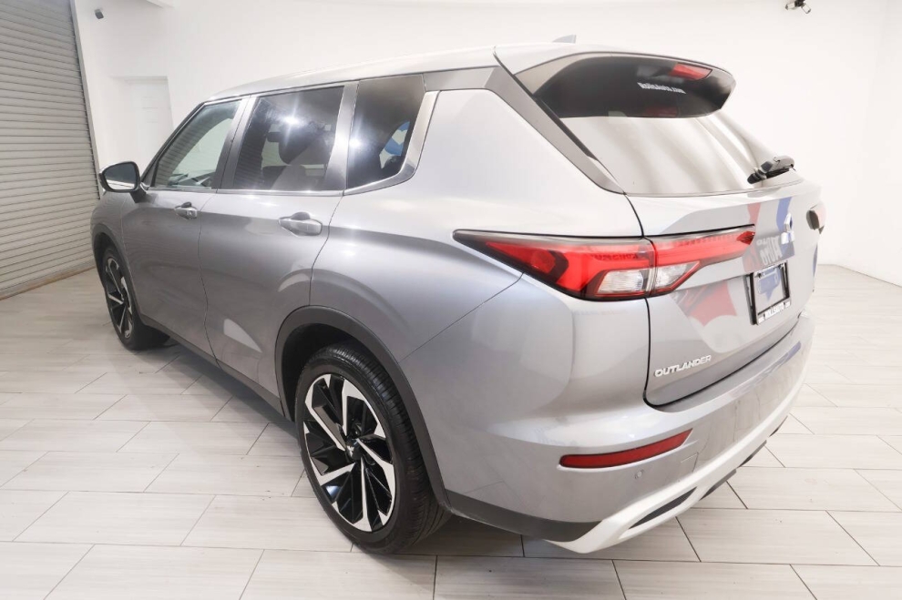 2024 Mitsubishi Outlander SE Black Edition 4dr SUV, Gray, Mileage: 70,851 - photo 2