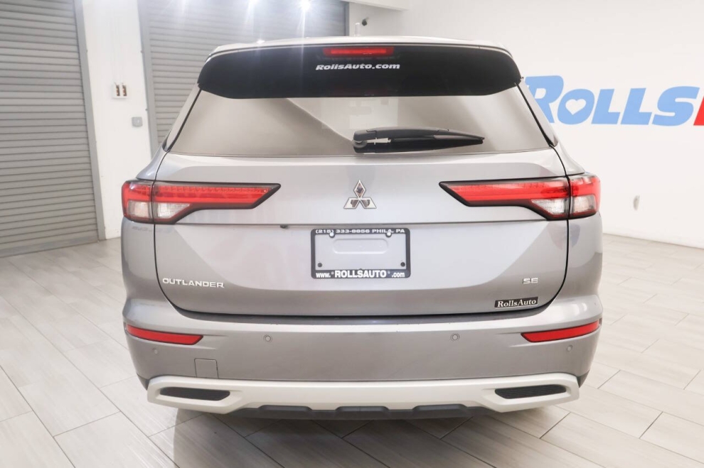 2024 Mitsubishi Outlander SE Black Edition 4dr SUV, Gray, Mileage: 70,851 - photo 3