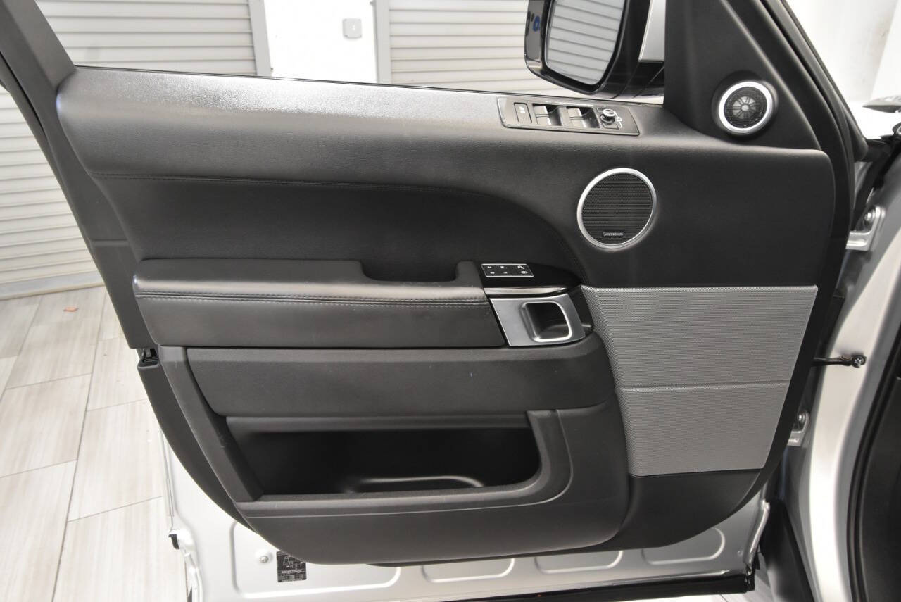 2017 Land Rover Range Rover Sport HSE photo 12
