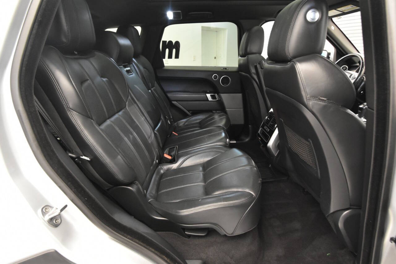 2017 Land Rover Range Rover Sport HSE photo 16