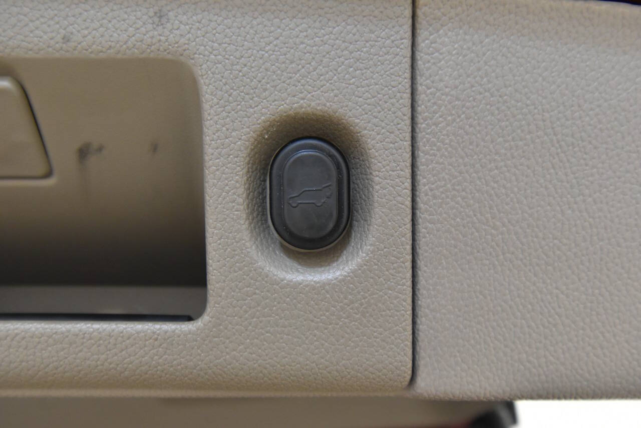 2016 Gmc Yukon SLT photo 31