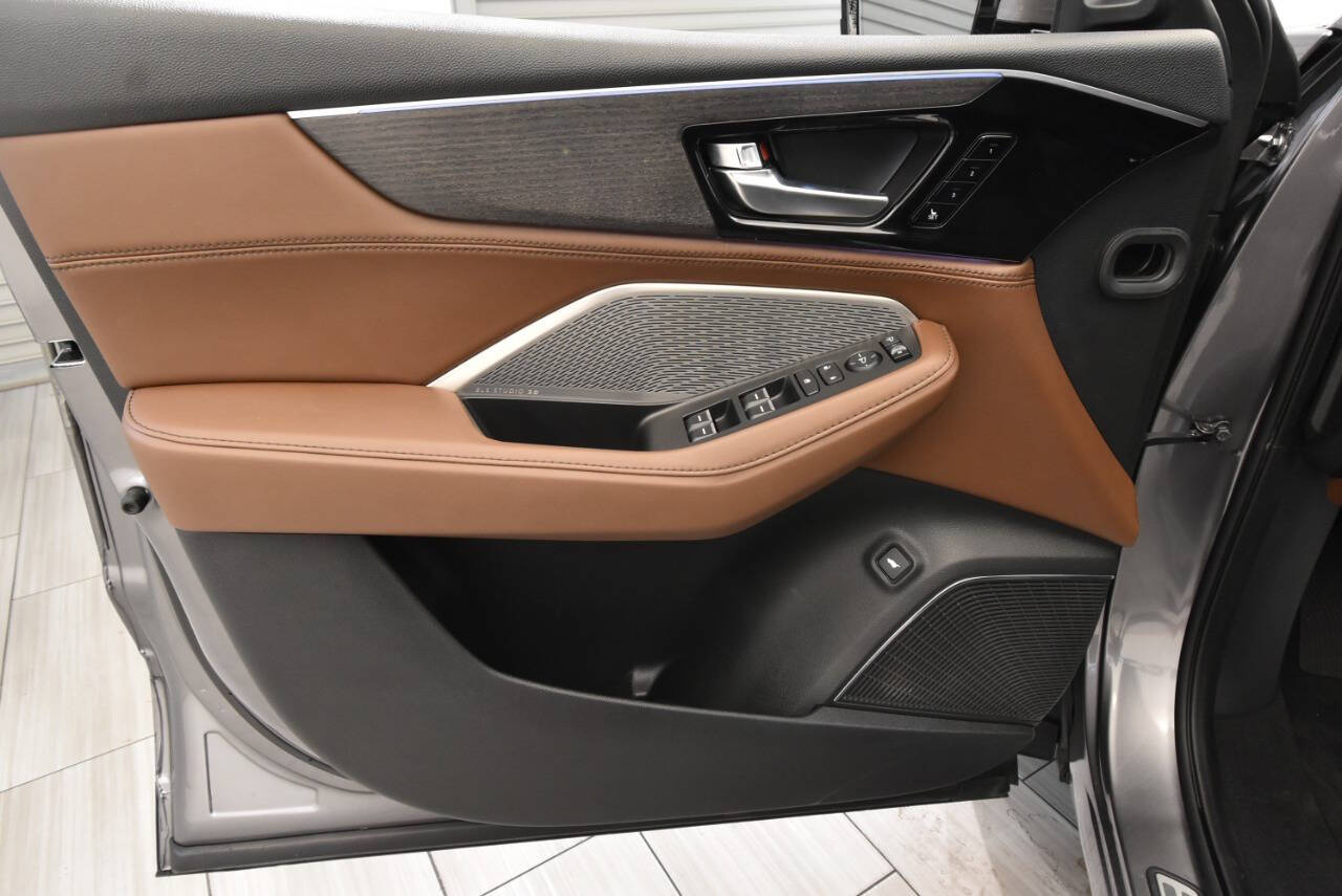 2022 Acura MDX Advance photo 13