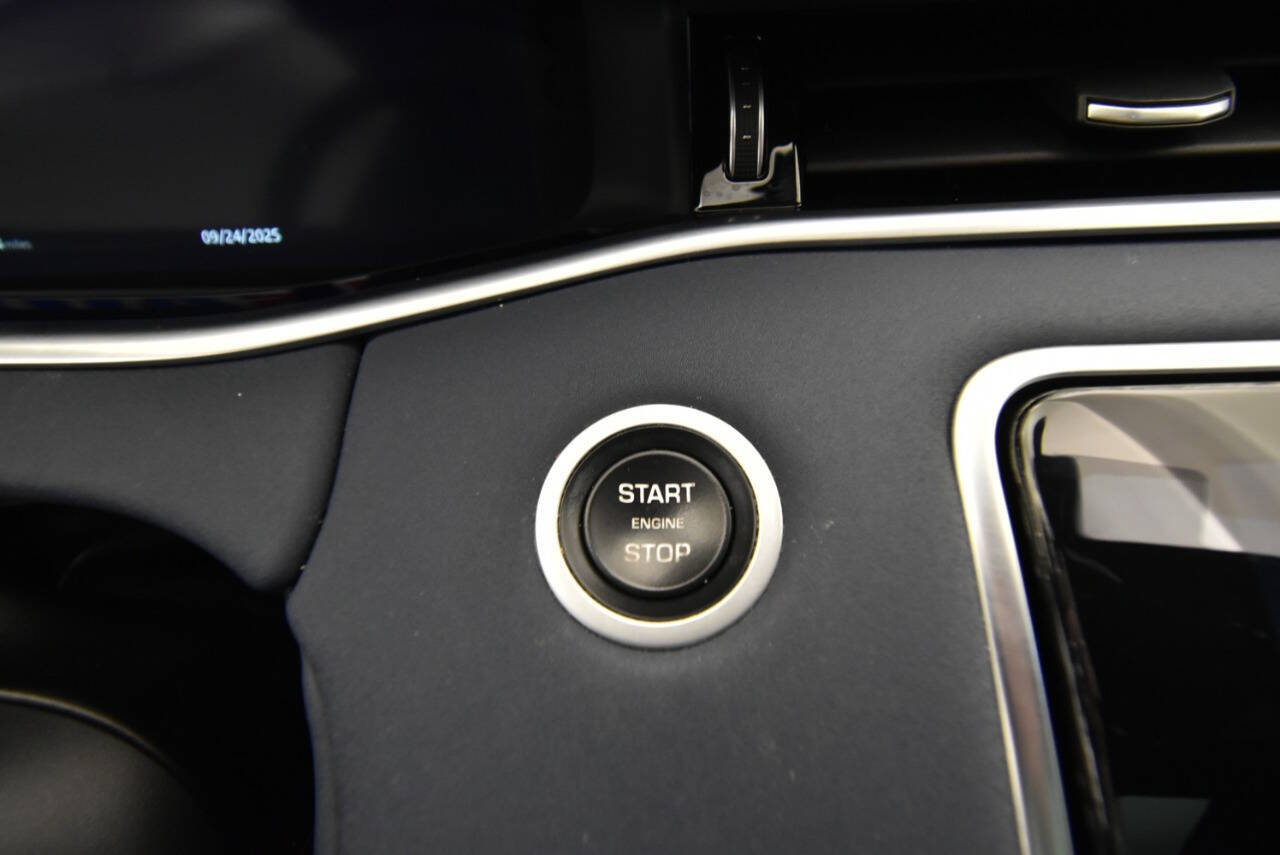 2020 Land Rover Range Rover Evoque SE photo 19