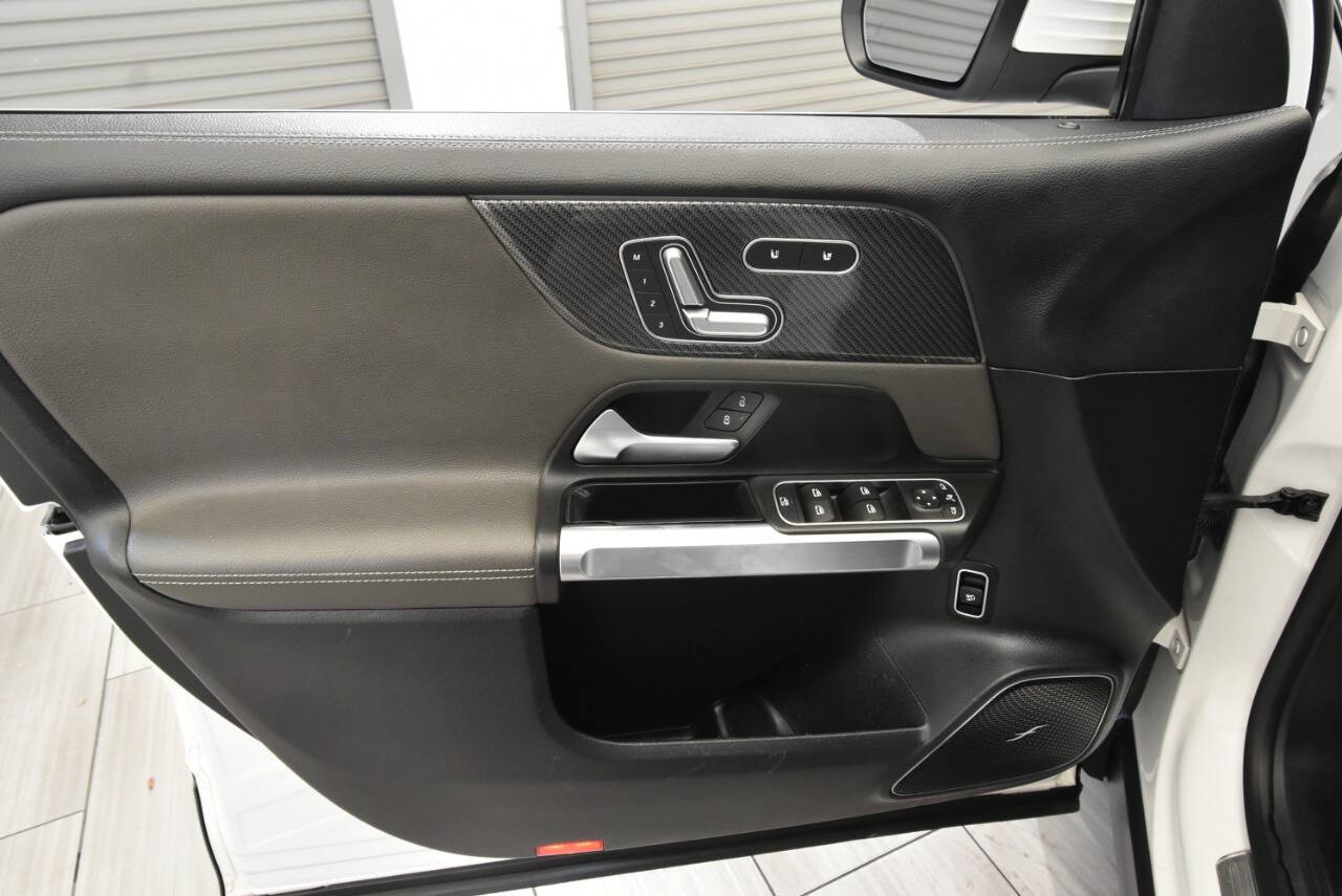 2021 Mercedes Benz GLB AMG 35 photo 13