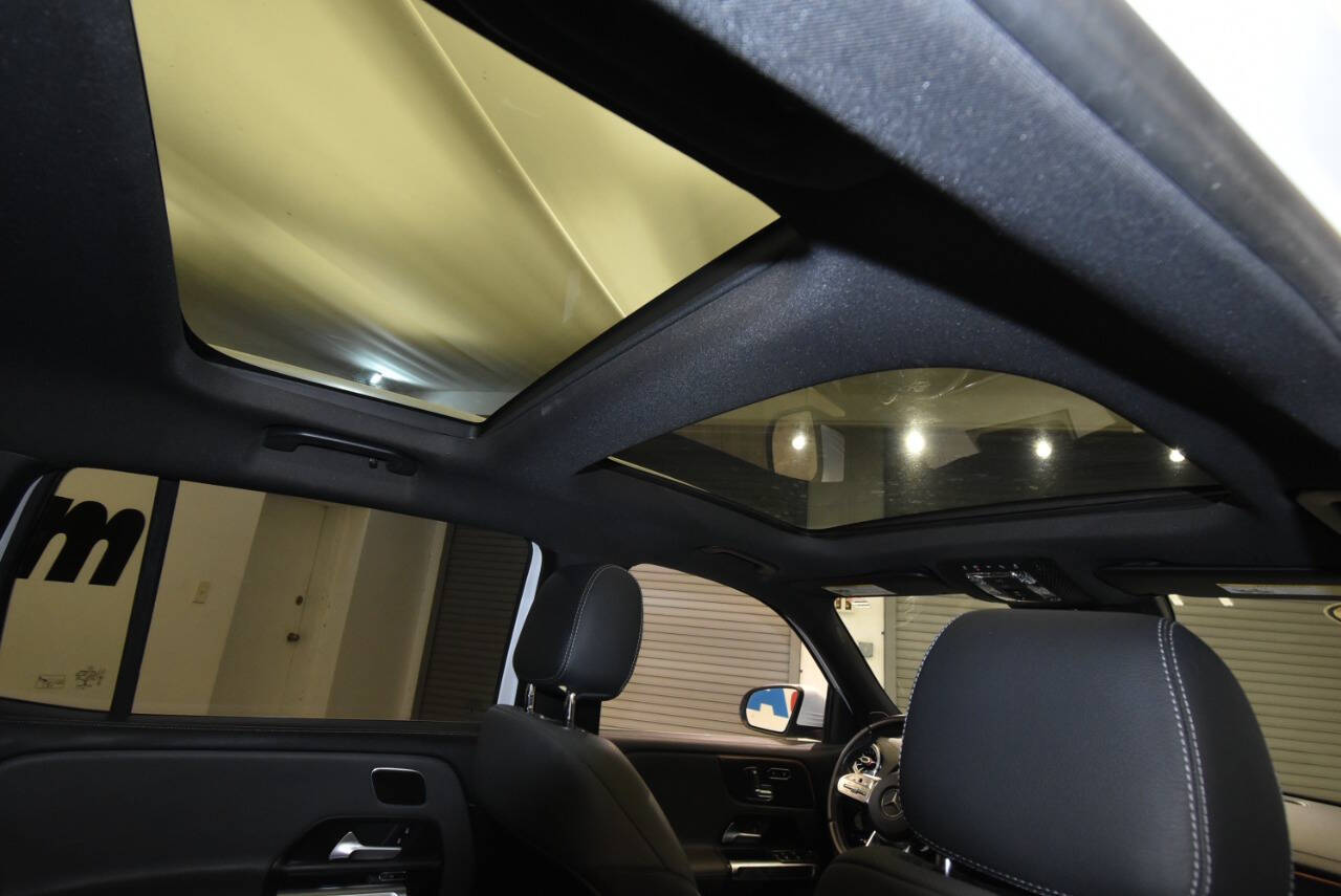 2021 Mercedes Benz GLB AMG 35 photo 17