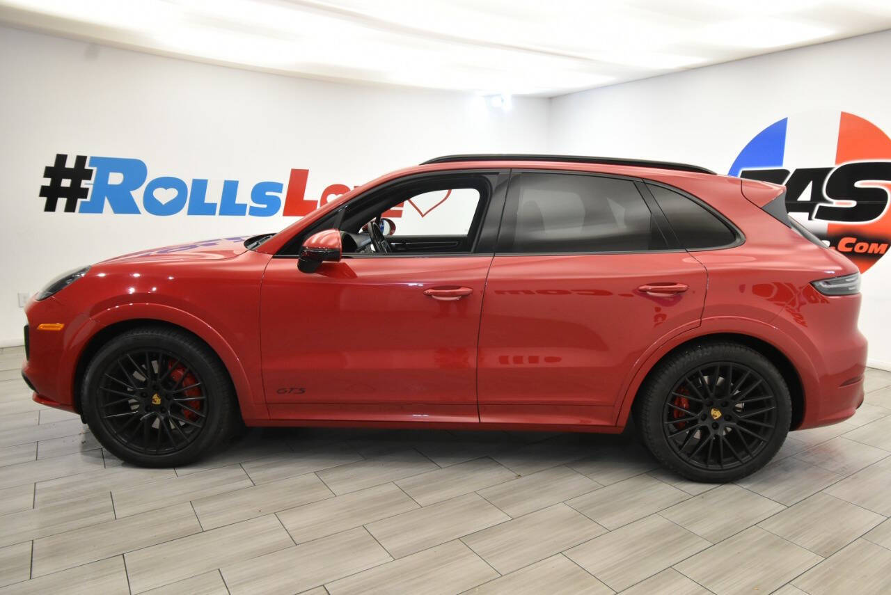 2021 Porsche Cayenne GTS photo 2