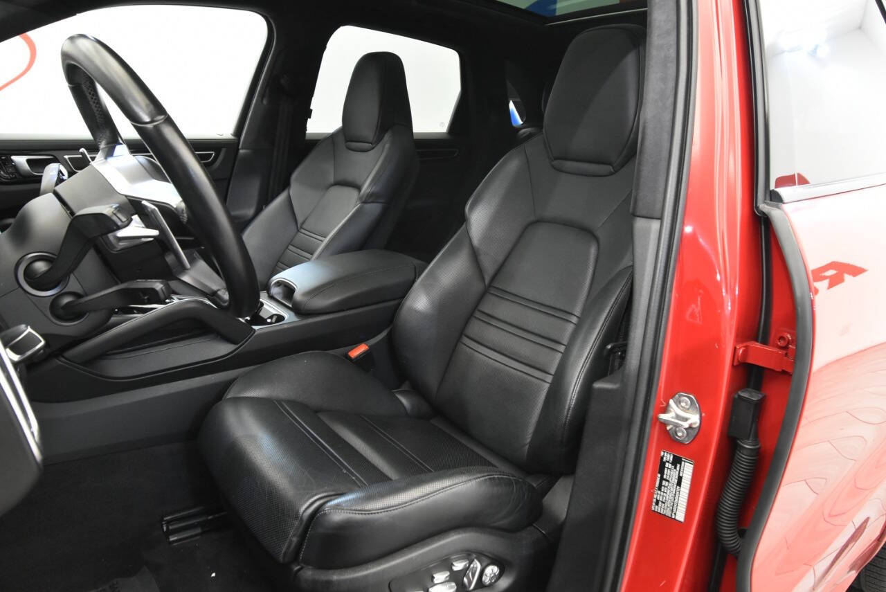 2021 Porsche Cayenne GTS photo 11